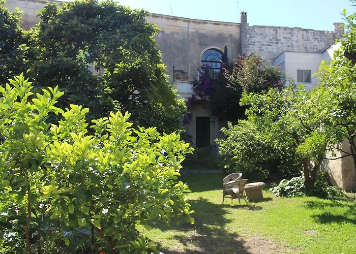 Palazzo Tamborino Cezzi Дом отдыха Лечче