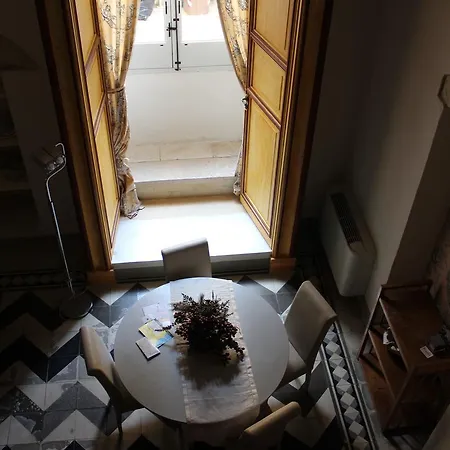 בית נופש Palazzo Tamborino Cezzi לצ'ה